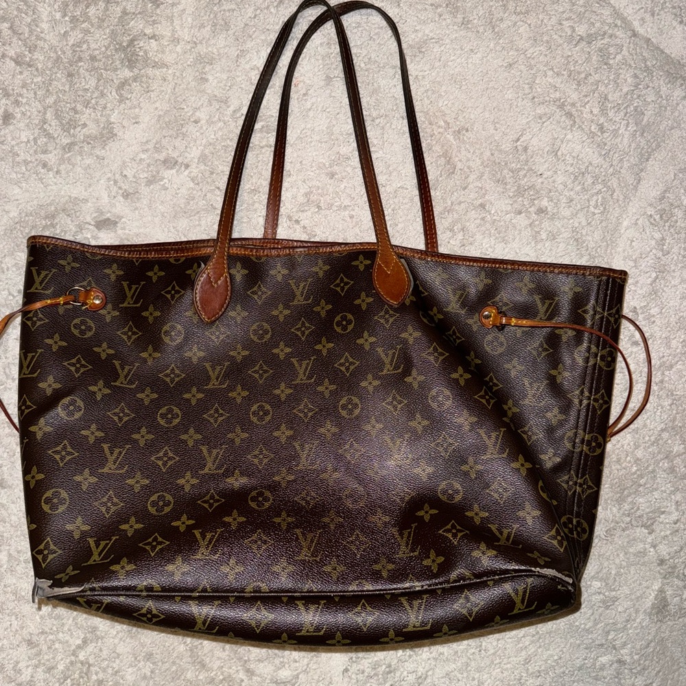 Louis Vuitton GM for sale!